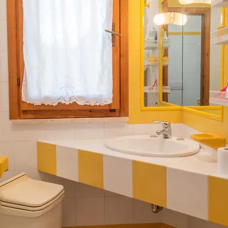 Charming In - 38 M² - Parking 아파트